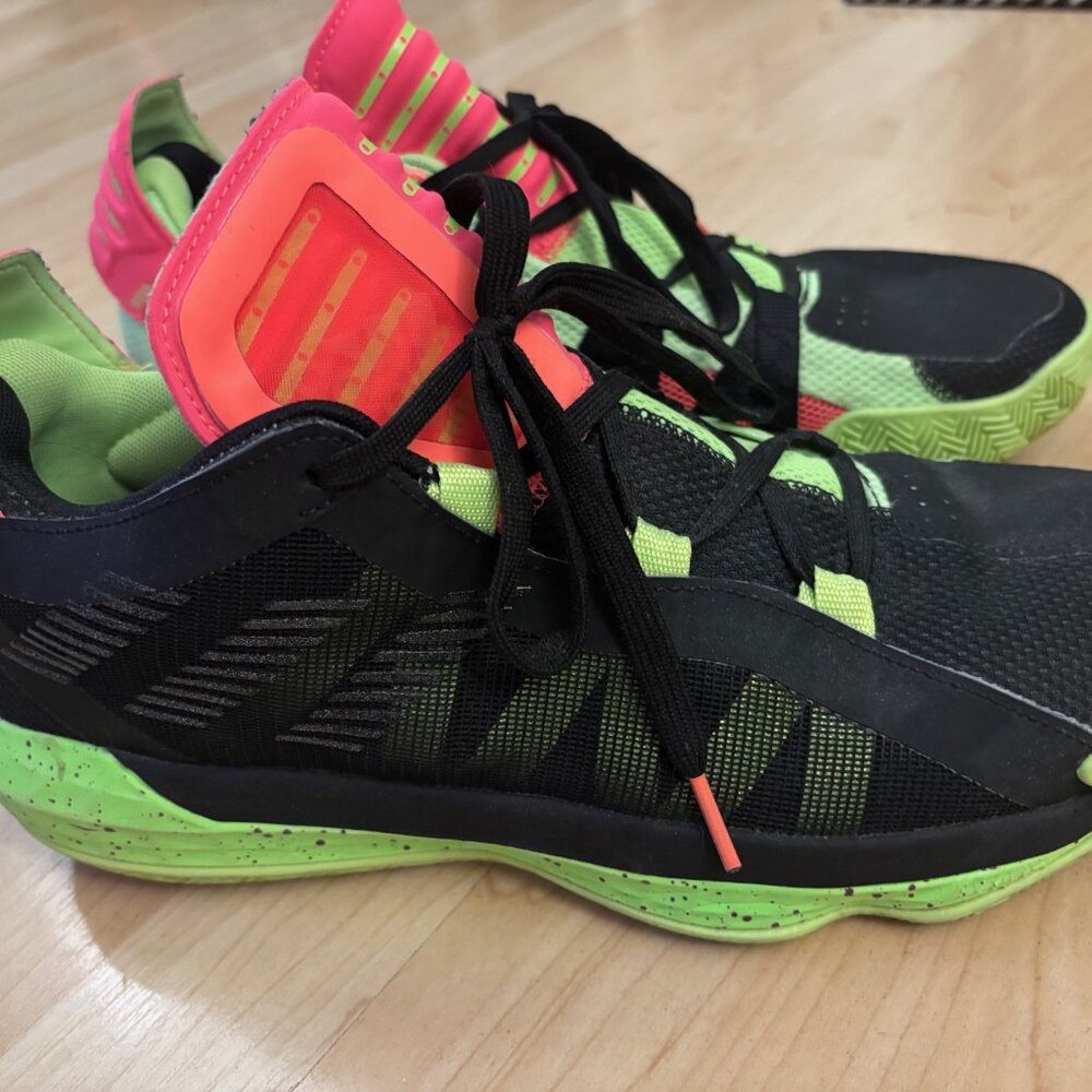 Dame 6 Basketball Shoe, size 10